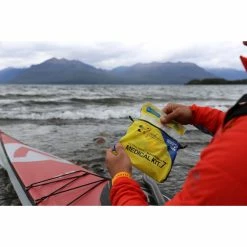 Adventure Medical Kits Ultralight & Watertight .7 7 Adventure Medical Kits Ultralight & Watertight .7 -Camping Shop 0125 0291 ultralight watertight 7 lifestyle1 rsz 75712.1626821758