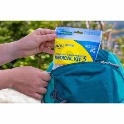 Adventure Medical Kits Ultralight & Watertight .3 7 Adventure Medical Kits Ultralight & Watertight .3 -Camping Shop 0125 0297 ultralight watertight 3 lifestyle2 rsz 42582.1626821755